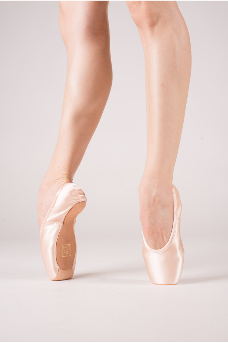 Gaynor Minden Sculpted pointe shoes Mademoiselle Danse