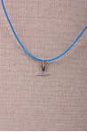 Collier cordon pendentif danseuse bras couronne